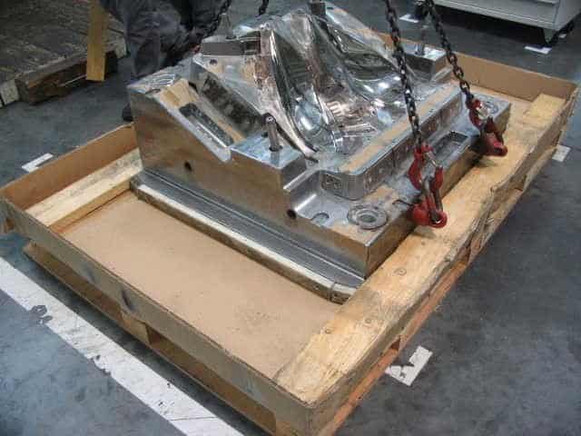 transport urgent par avion moule automobile